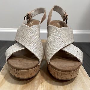 Toms Ibiza (multi pearlized metallic woven/honey leather). Size 8.5. Never worn.